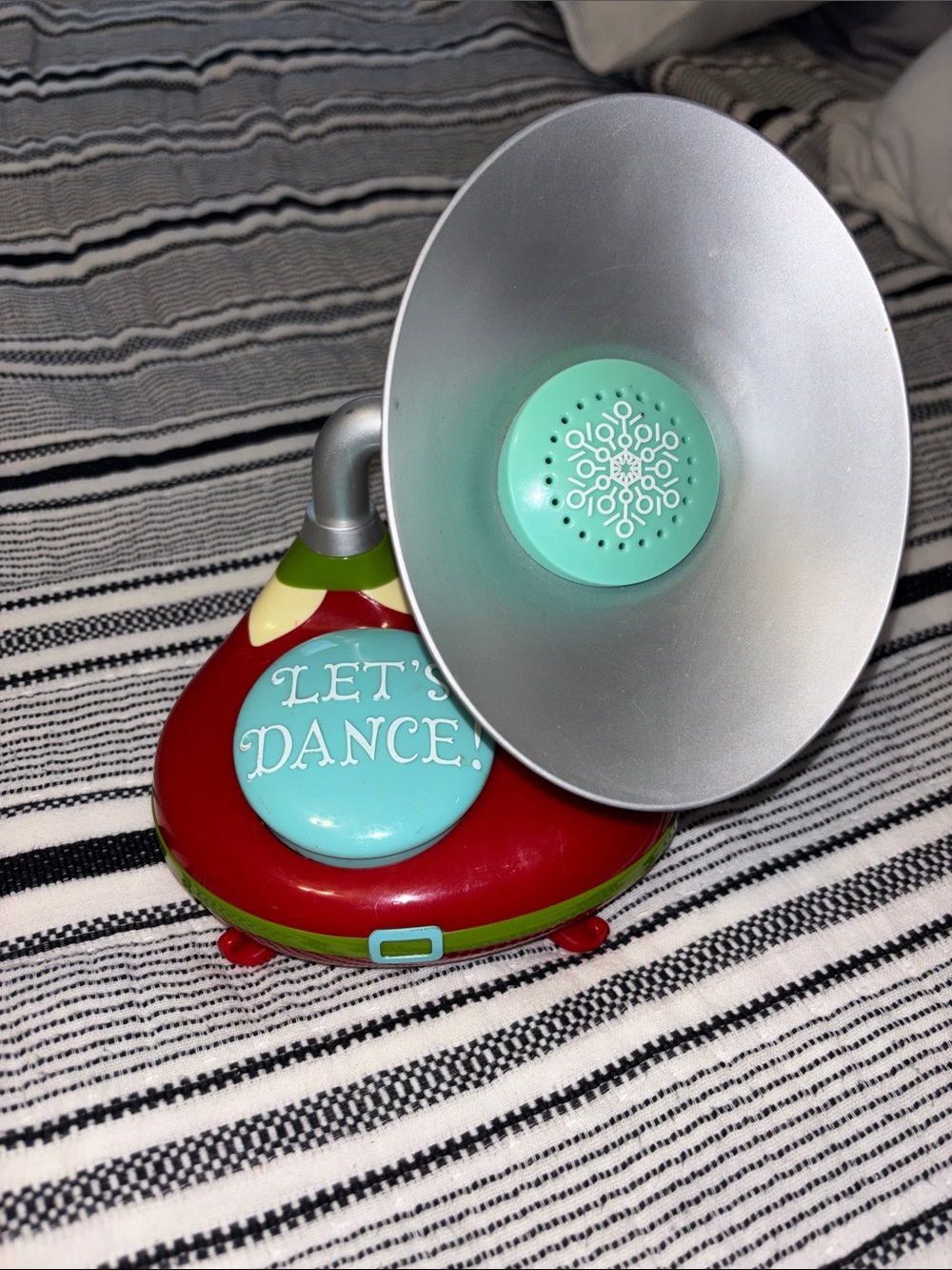 Hallmark Dance Like an Elf ‘Let’s Dance' fun interactive game for the family